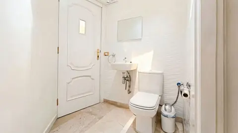 First floor guest bathroom at Villa Monaco Adeje Tenerife First floor guest bathroom at Villa Monaco Adeje Tenerife